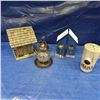 Image 1 : Birdhouses and bird feeder