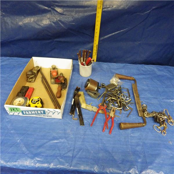 Small hand planes   Pliers et cetera