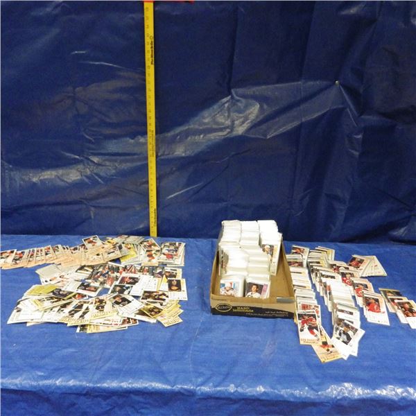 Collection of assorted hockey cards