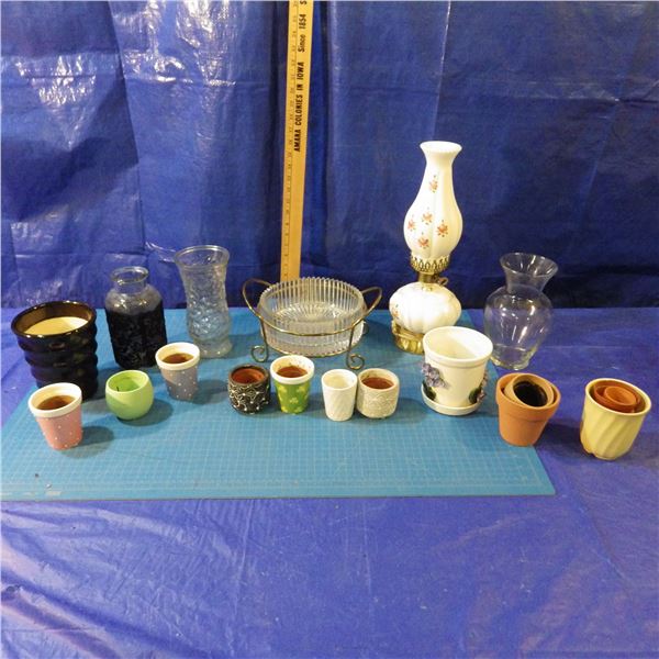 Small flower pots , vases, table lamp