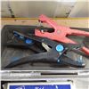 Image 5 : Cattle ear tags and pliers