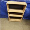 Image 1 : 3 shelf particle board bookshelf