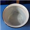 Image 5 : Enamelware chamber pot with lid some chips