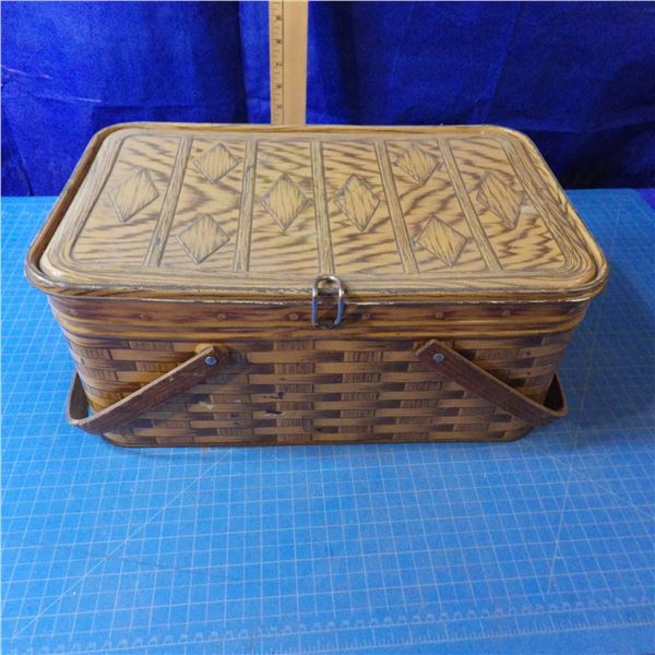 Tin picnic basket