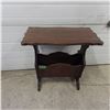 Image 1 : Vintage Magazine Rack - table