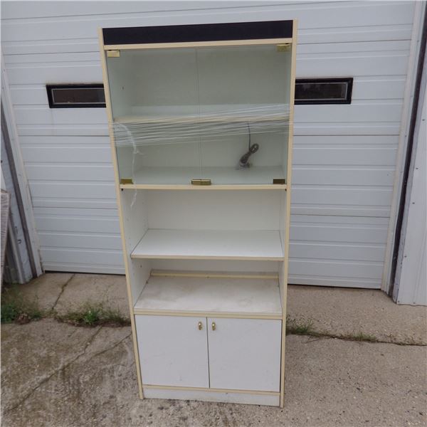 Display cabinet with glass doors