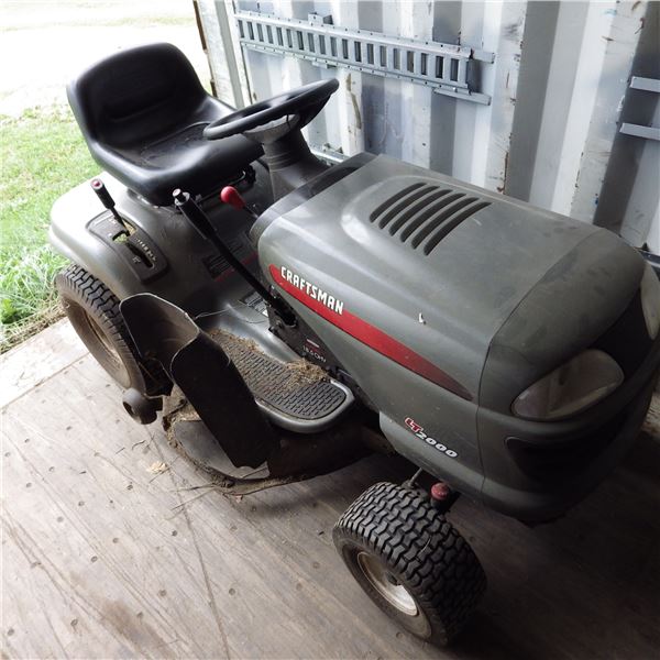 RUNNING Craftsman riding mower LT2000, 42 inch cut