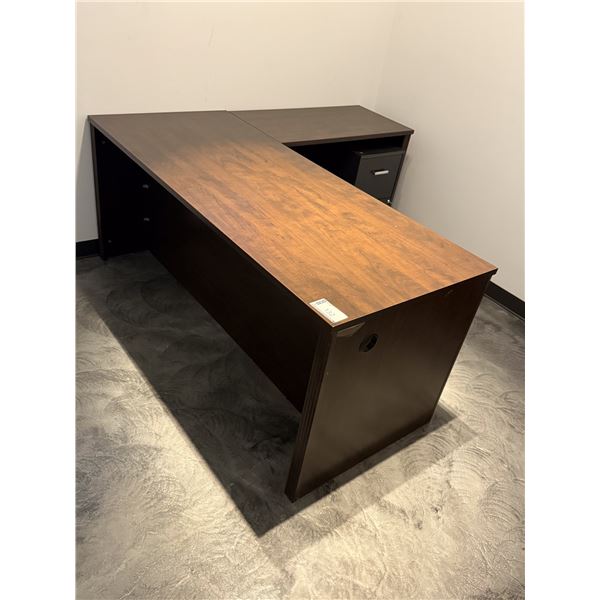 BUREAU EN L 71"x69" AVEC CAISSON