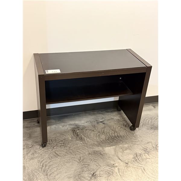 TABLE 35"x16" AVEC DESSU EN VERRE