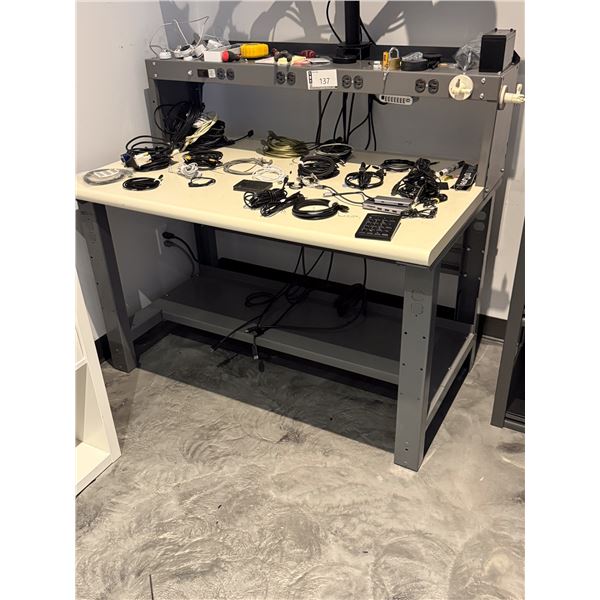 STATION DE TRAVAIL 48"x30" AVEC 2 MONITEURS