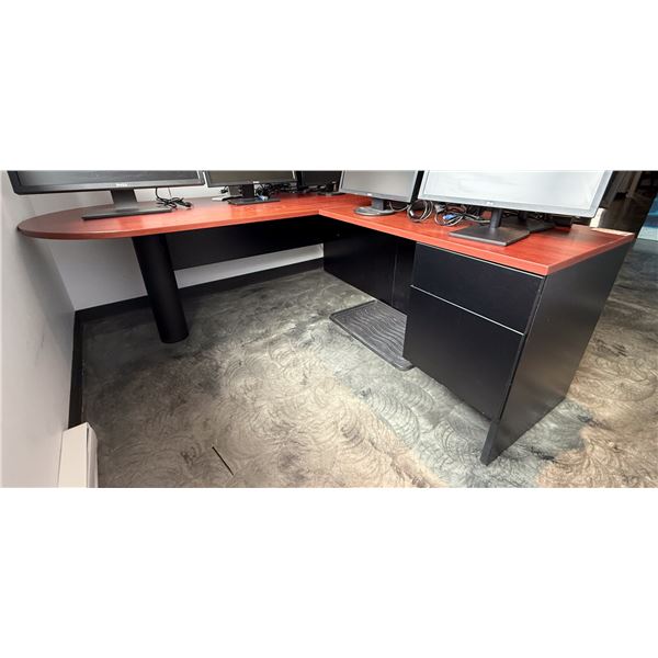 BUREAU EN L EN MÉLAMINE 77"x71"