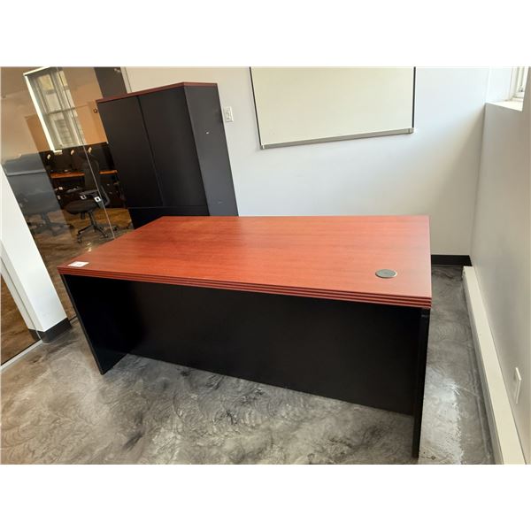 BUREAU EN MÉLAMINE 71"x35" AVEC ARMOIRE