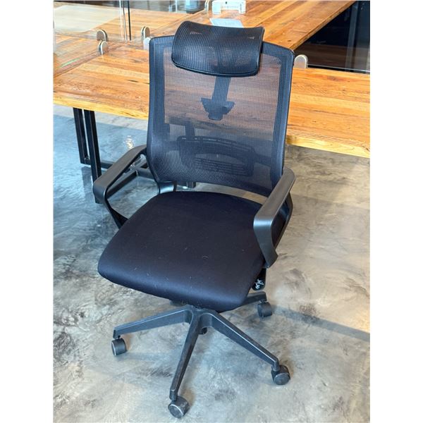 CHAISE DE BUREAU EN MAILLE