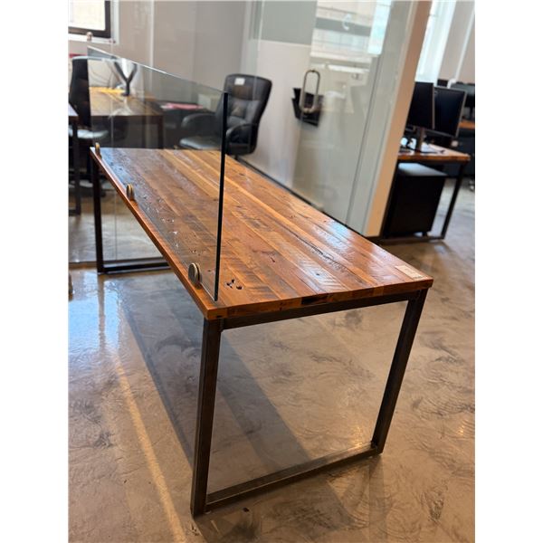 TABLE DE TRAVAIL 72"x 32" AVEC DESSU EN BOIS STYLE ANTIQUE AVEC SÉPARATEUR VITRÉ