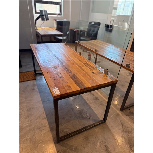 TABLE DE TRAVAIL 72"x 32" AVEC DESSU EN BOIS STYLE ANTIQUE AVEC SÉPARATEUR VITRÉ