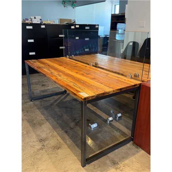 TABLE DE TRAVAIL 72"x 32" AVEC DESSU EN BOIS STYLE ANTIQUE AVEC SÉPARATEUR VITRÉ