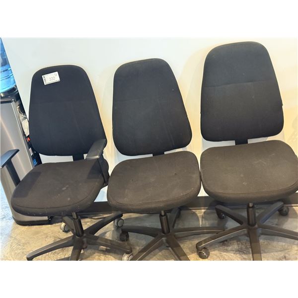 LOT DE 3 CHAISES ASST