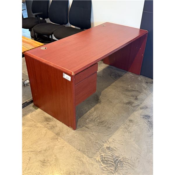 BUREAU EN MÉLAMINE 67"x30"