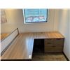 Image 1 : BUREAU EN MÉLAMINE EN L 72"x77"