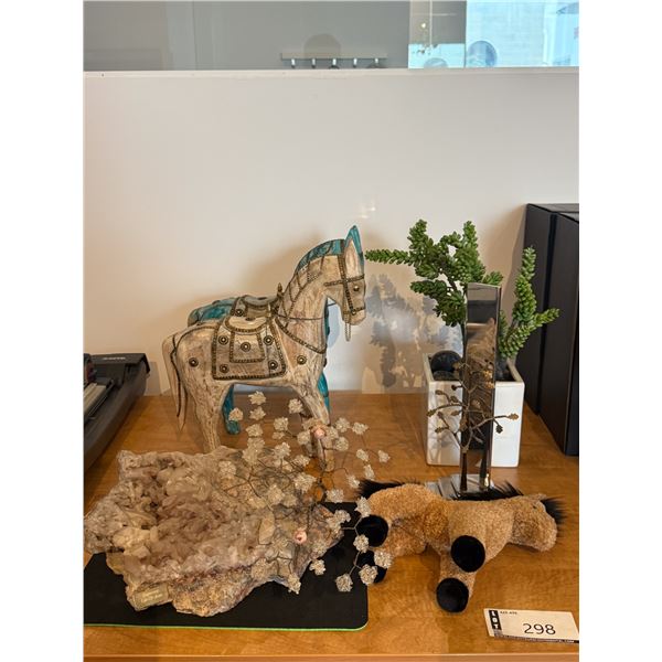 LOT DE DÉCORATIONS ASST