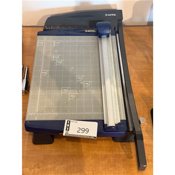 LOT DE 2 COUPE-PAPIERS