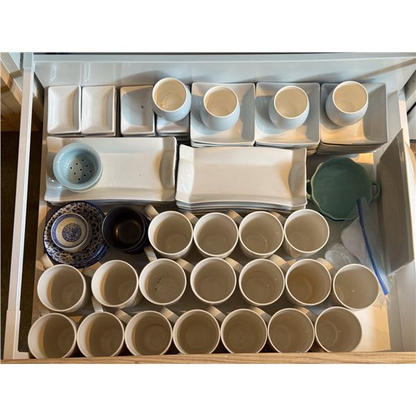 LOT  DE VAISSELLES  ASST