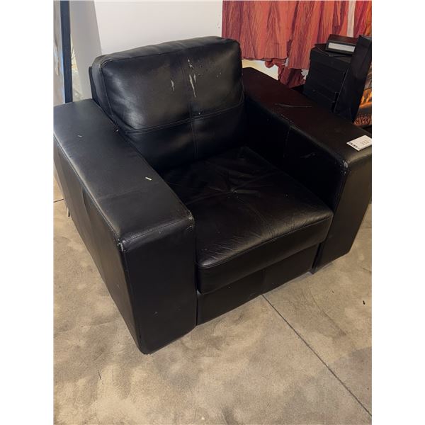 SOFA 1- PLACE EN CUIRETTE (ENDOMMAGÉ)