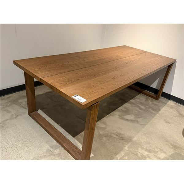 TABLE EN BOIS 87"x90"x29"