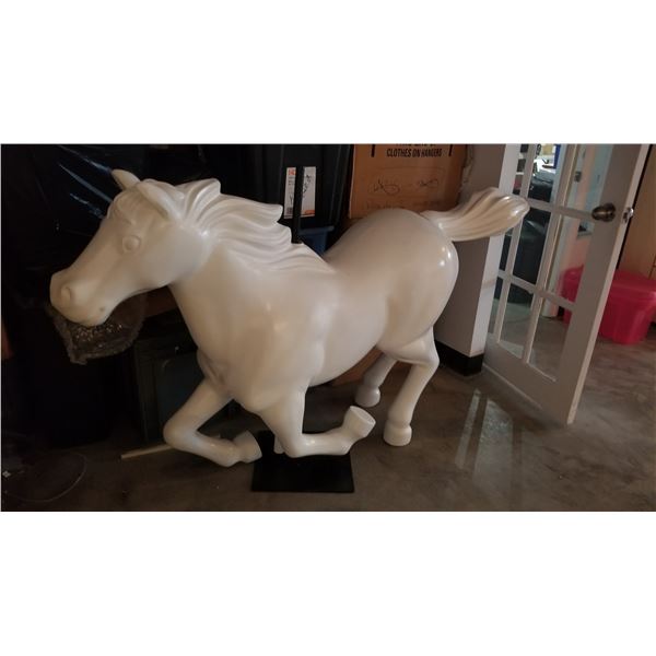 CHEVAL DÉCORATIF POUR CAROUSELLE 74"