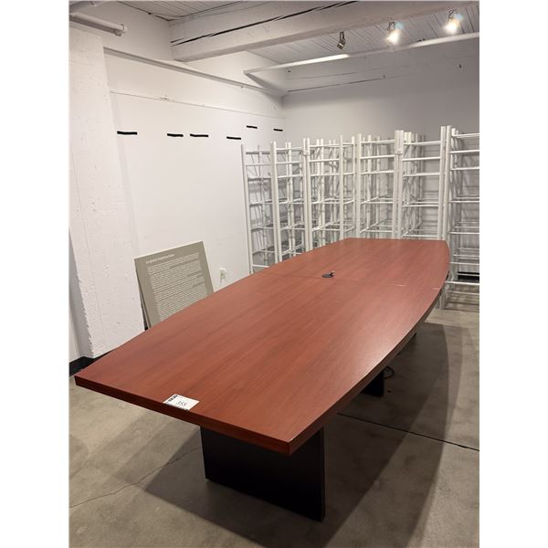 TABLE DE CONFÉRENCE 118"x48"