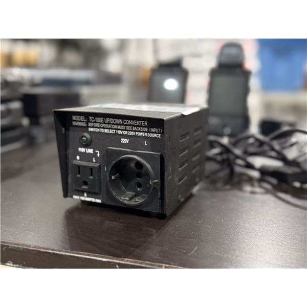 TRANSFORMATEUR 110V-220v