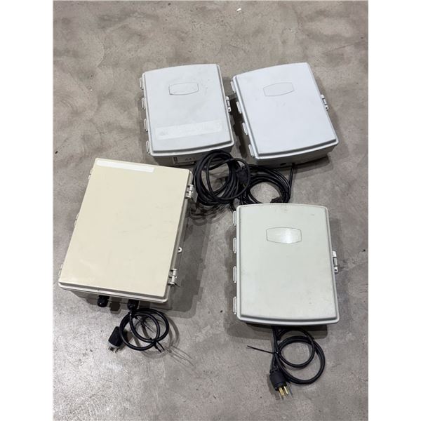 LOT DE 3 BOITIERS EN PLASTIQUE