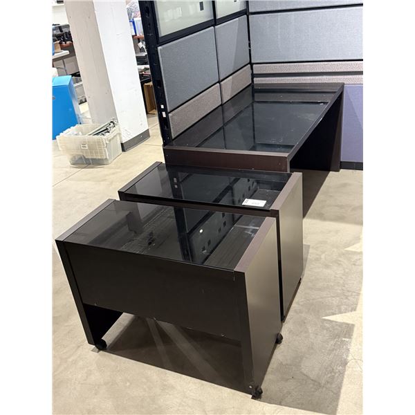 LOT DE 3 BUREAUX ASSORTIS