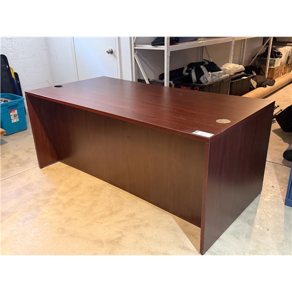 BUREAU EN MÉLAMINE 71" X 36"