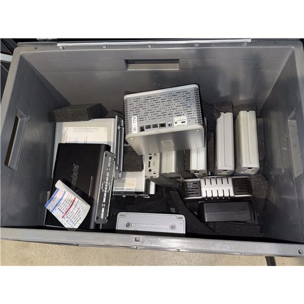 LOT DE PIÈCES INFORMATIQUES ASSORTIES