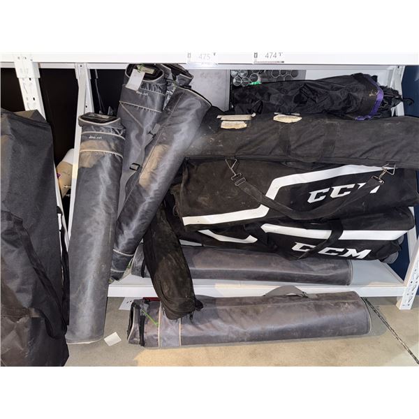 LOT DE STANDS ASSORTIS