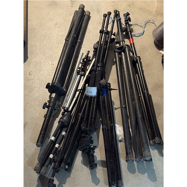 LOT DE TRÉPIEDS ASSORTIS