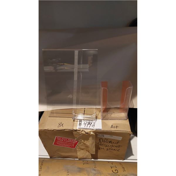 LOT DE 80  PRÉSENTOIRS EN PLASTIQUE ASST