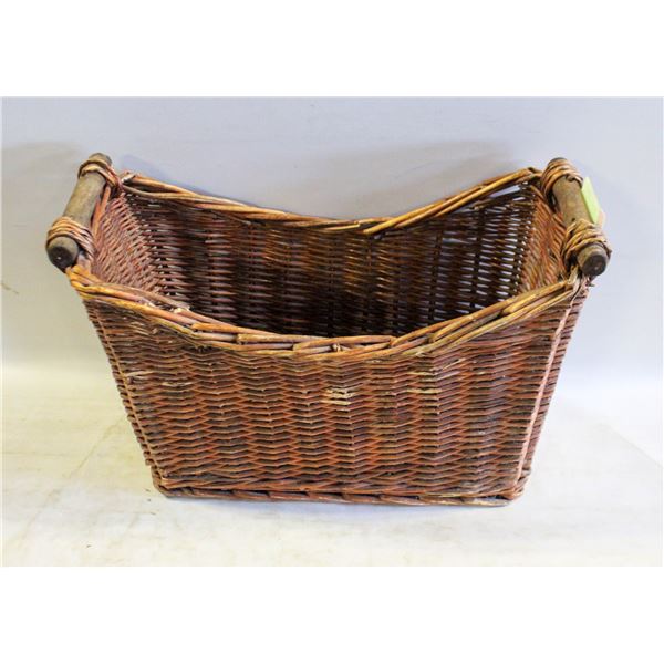 WICKER MAGAZINE HOLDER/BASKET