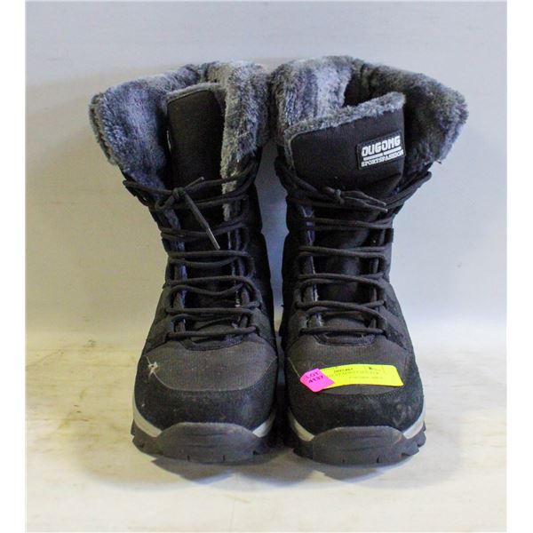 APPROX SIZE 9 LADIES FAUX FUR BOOTS