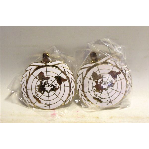 UN METAL BERET BADGE 2 LOT