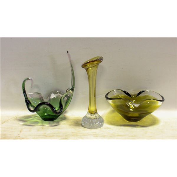 3 PIECES OF ART GLASS DECOR