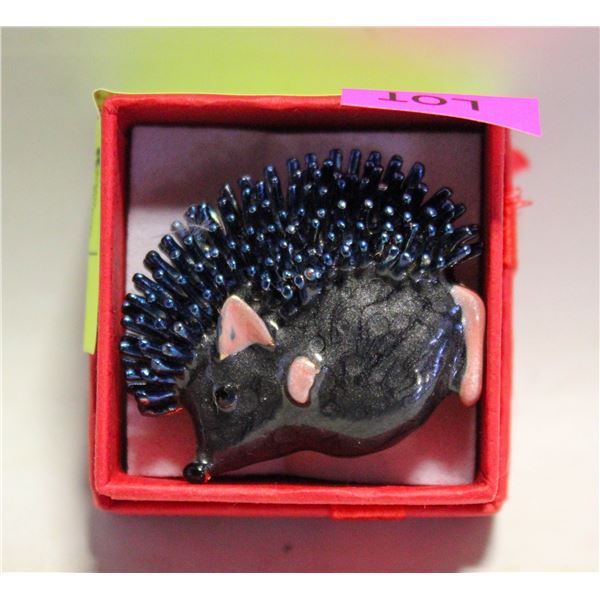 HEDGEHOG BROOCH TEXTURED