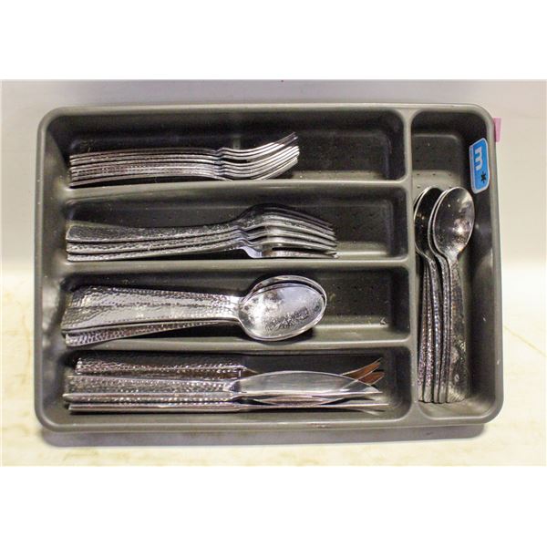 SILVERWARE SET WITH TRAY