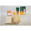 Image 1 : HONEY GIFT BOX W/SKINCARE PRODUCTS+NATURES ORGANIC