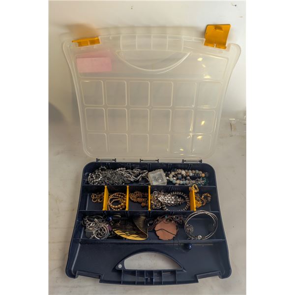 ORGANIZER OF ASSORTED COSTUME JEWELRY