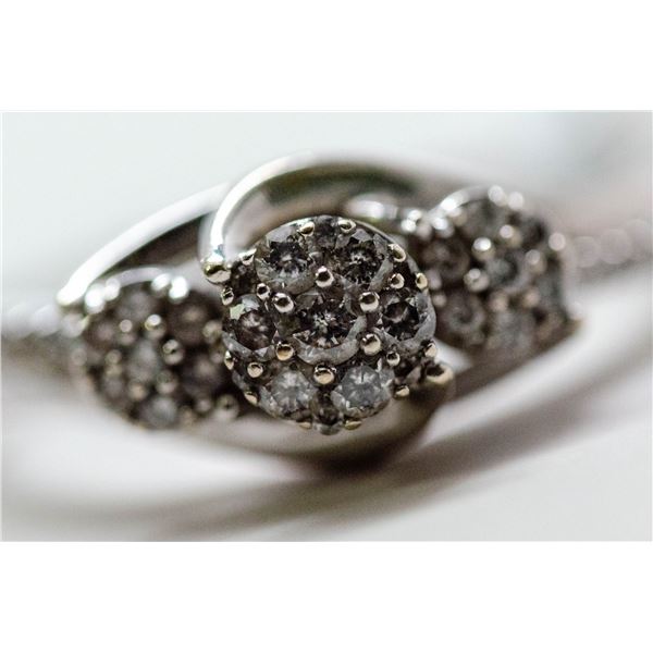 26) 10KT WHITE GOLD DIAMOND RING. SIZE 12