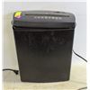 Image 1 : STAPLES PAPER SHREDDER