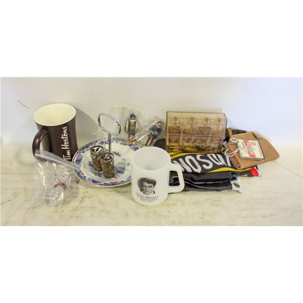 FLAT OF COLLECTIBLES