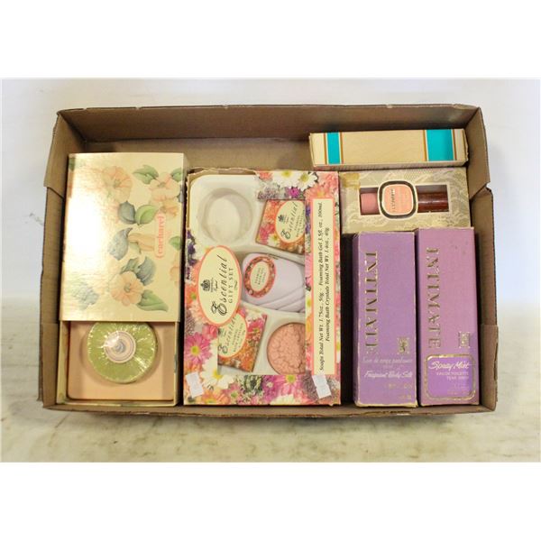FLAT OF VINTAGE BATHROOM TOILETRY ITEMS